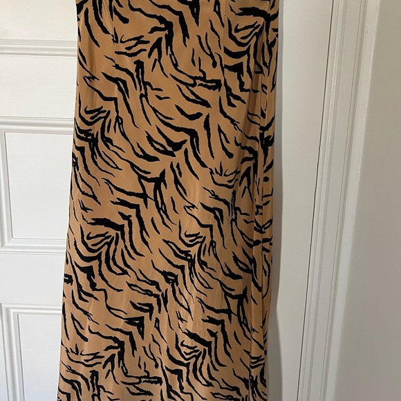 Madewell 100% silk leopard print midi skirt size 2 - Picture 2 of 4